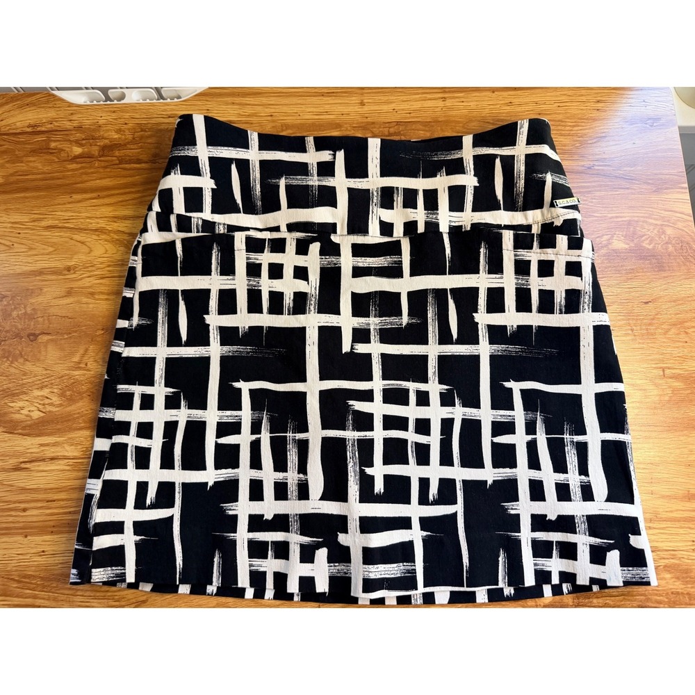 S.C. & CO. Abstract Brushstroke Grid Print Active Skort Pockets Black White L